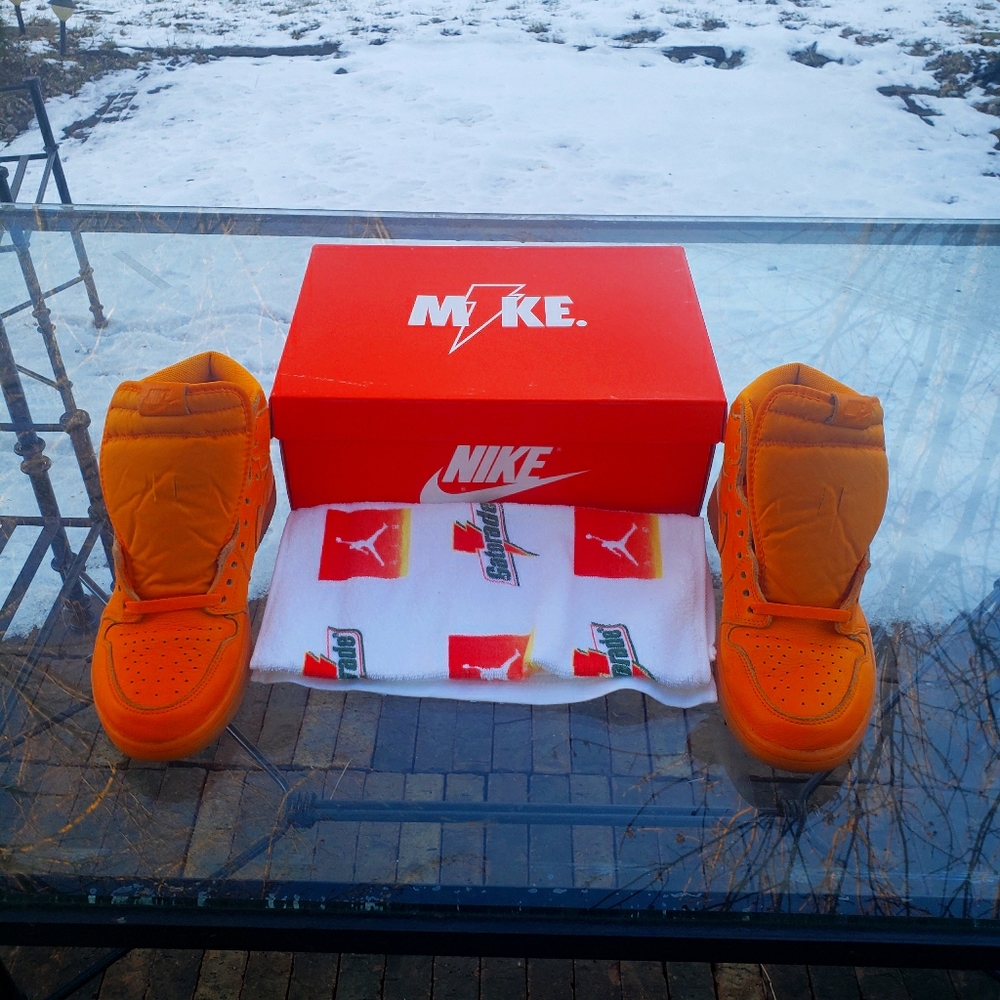 Jordan 1 Orange Peels